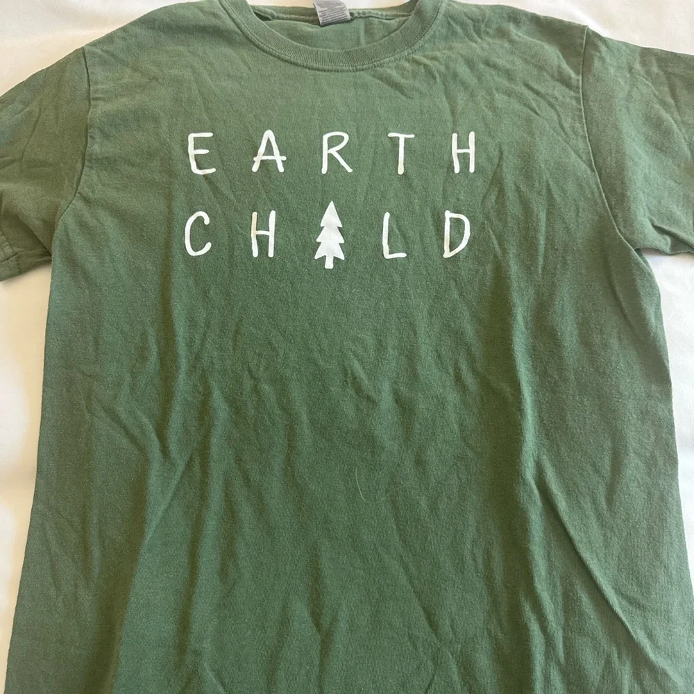 🎉5 items for $15🎉  Earth Child Green Tee - Picture 2 of 3
